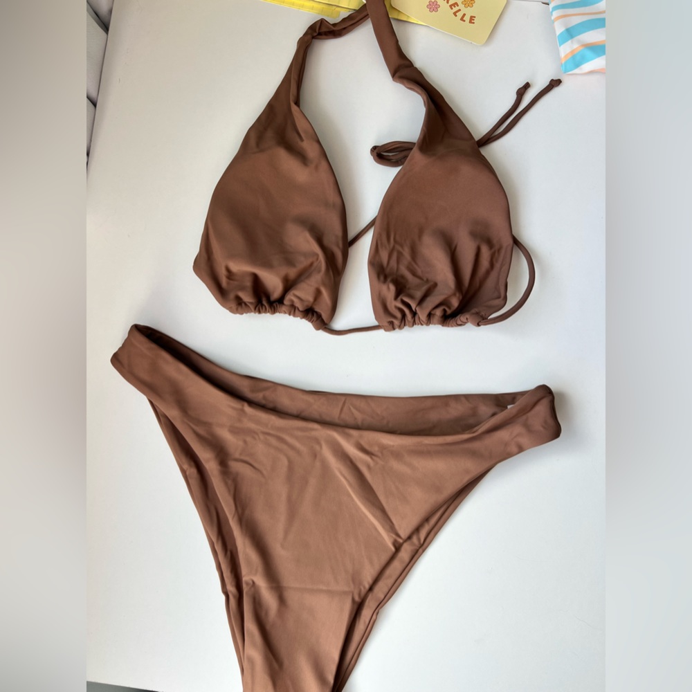 New shopaurelle size medium bathing suit never worn